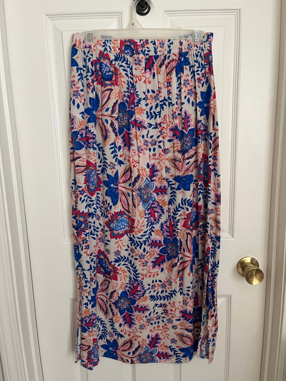 Vero Moda Blue and Cream Floral Maxi Skirt with Side Slit - Picture 7 of 10